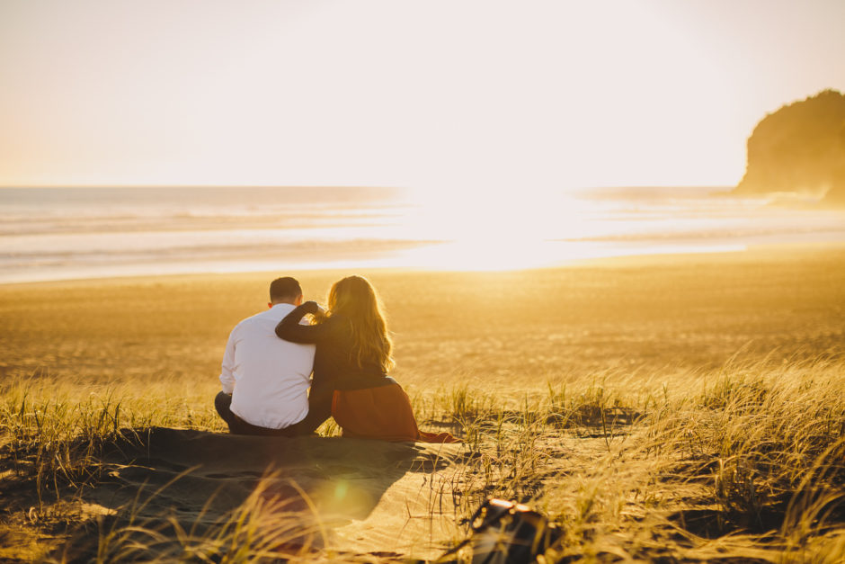Bethells beach engagement photographer