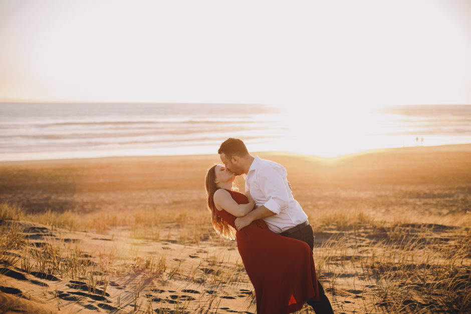 Bethells beach engagement photographer