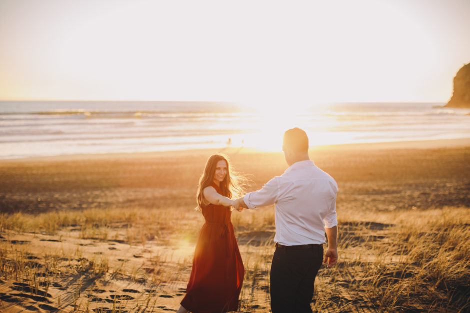 Bethells beach engagement photographer
